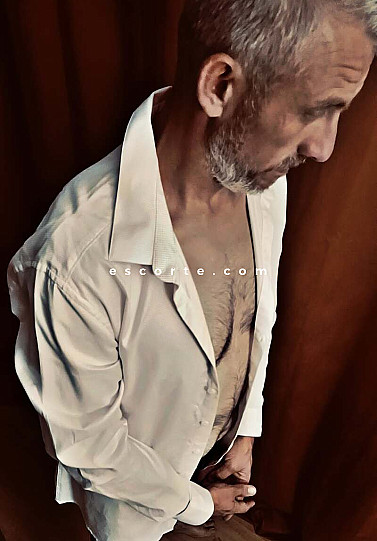 Ft35 - Males escort Rennes