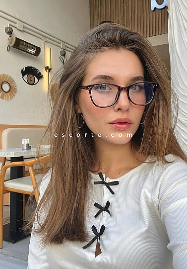 IRMELIN - Girl escort Paris