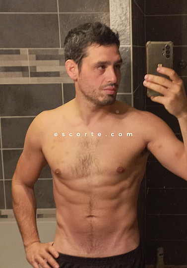 Gentlemen 007 - Males escort Saint-Étienne