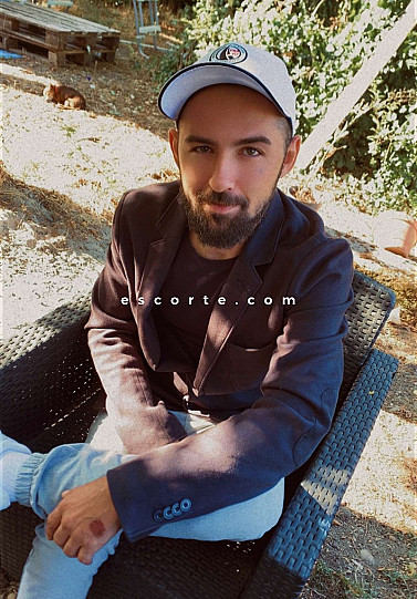 Djo - Males escort Libourne