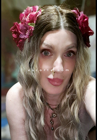 Moonling Snow - Girl escort Nice