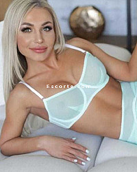 Amina - Female escort Paris