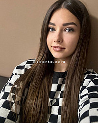 NOMA - Female escort Paris