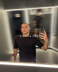 Open - Males escort Paris