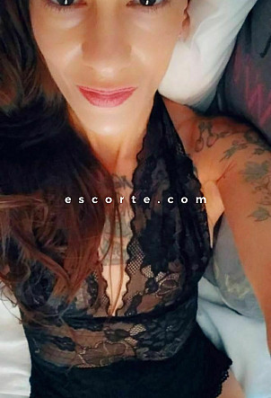 Sabrina - Girl escort Paris