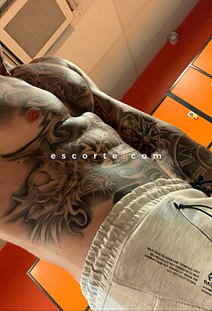 valentinoo27 - Hommes escort Rouen