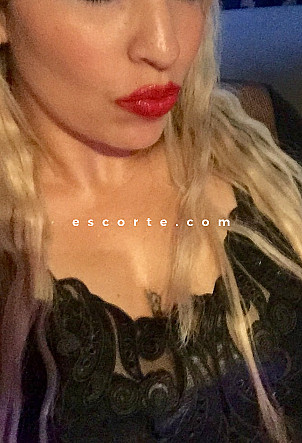 Bella - Girl escort Lyon