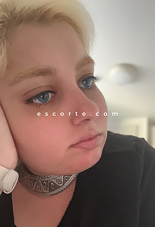 SarahBlue - Girl escort La Garenne-Colombes