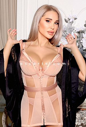 Yana - Girl escort Paris