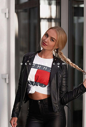 DALILA - Girl escort Paris