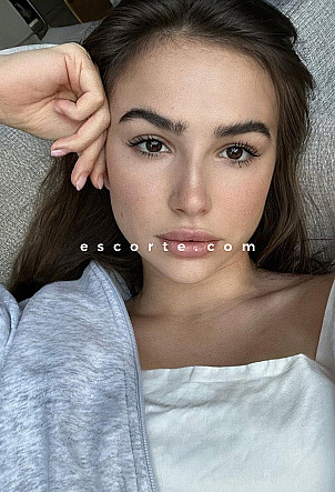 ARIMA - Girl escort Paris