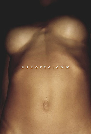 Lola - Girl escort Paris