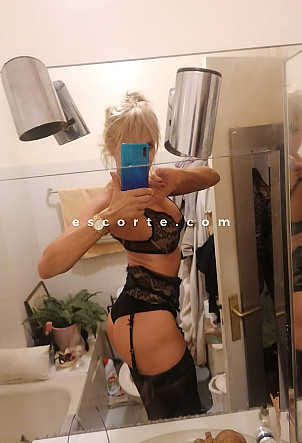 Ysia - Girl escort Paris