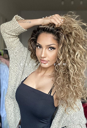 THARINI - Girl escort Paris