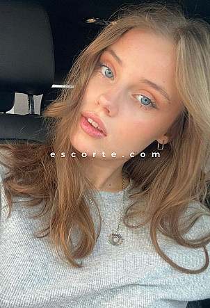 SHYANN - Girl escort Paris