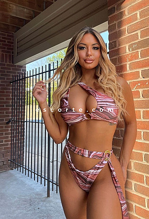 alena - Girl escort Paris