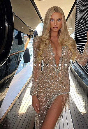 Aisha - Girl escort Cannes