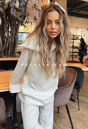 Kristina - Girl escort Paris