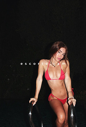 VEGETA - Girl escort Paris