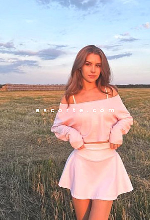 VIKSI - Girl escort Paris