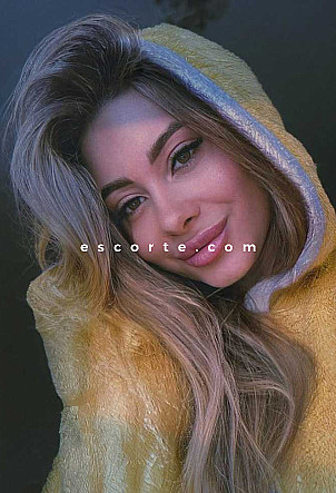 Avrora - Girl escort Paris