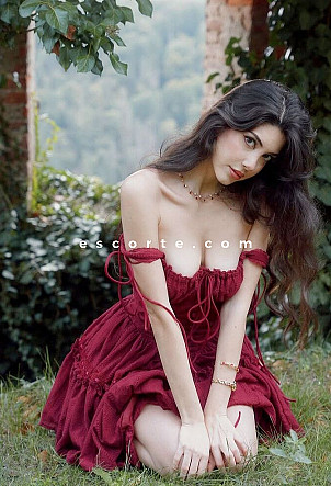 LEVEN - Girl escort Paris