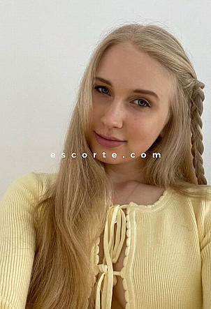 VANESA - Girl escort Paris