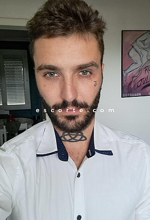 Full - Hommes escort Montluçon
