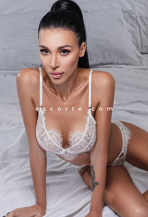 Ariana - Girl escort Paris