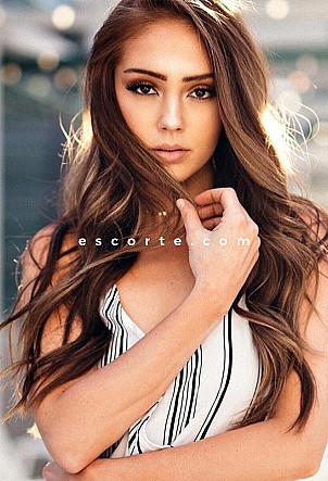 WITTA - Girl escort Paris