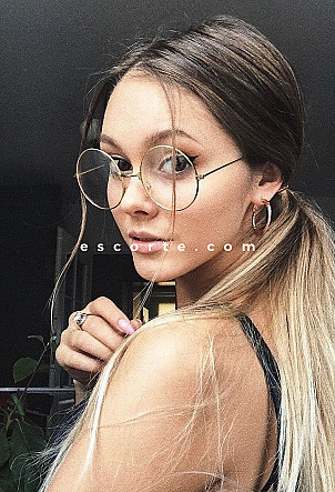 CHADIA - Girl escort Paris