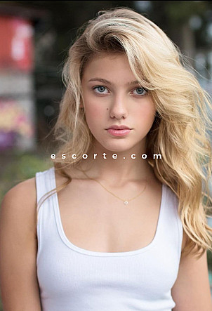 WIBKE - Girl escort Paris