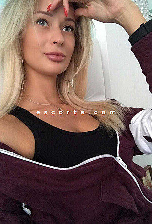 Lena - Girl escort Paris