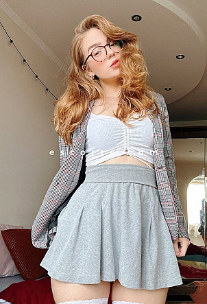 KOBE - Girl escort Paris