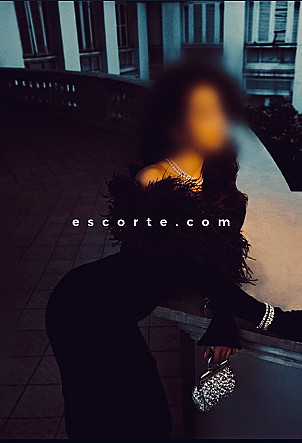 Syrena - Girl escort Paris