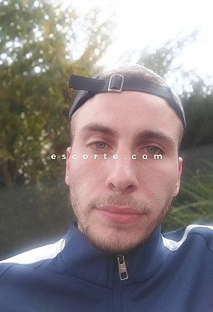 Valentin - Males escort Cambrai