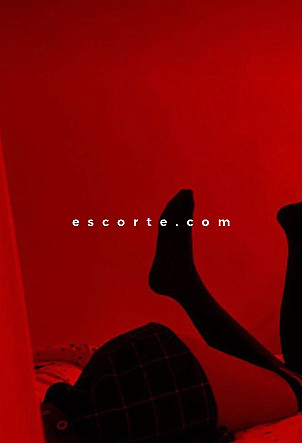 Inaya - Girl escort Paris