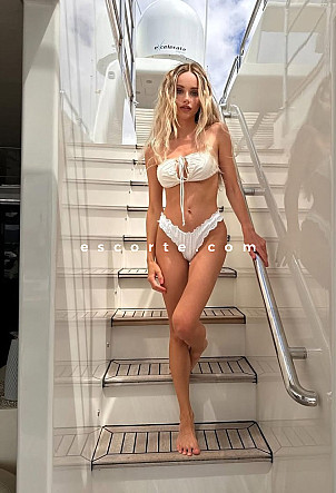 DANAI - Girl escort Paris