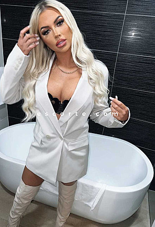 Vika - Girl escort Paris