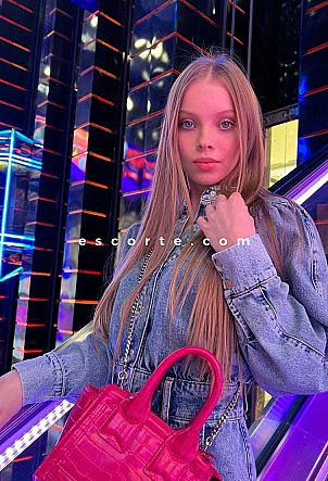 MOLLY - Girl escort Paris