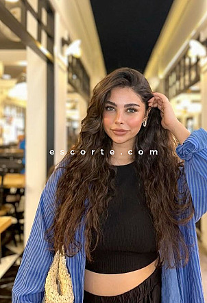 HILDI - Girl escort Paris