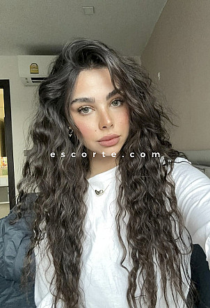 HILDI - Girl escort Paris