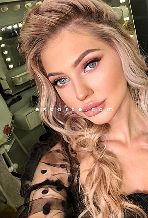 RISTA - Girl escort Paris