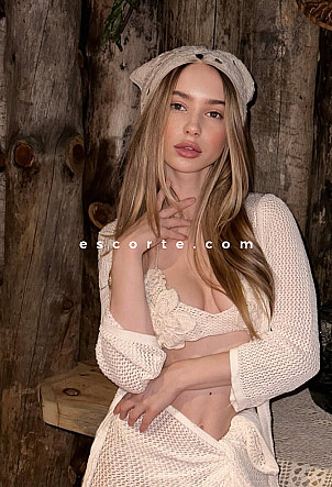 FREJA - Girl escort Paris