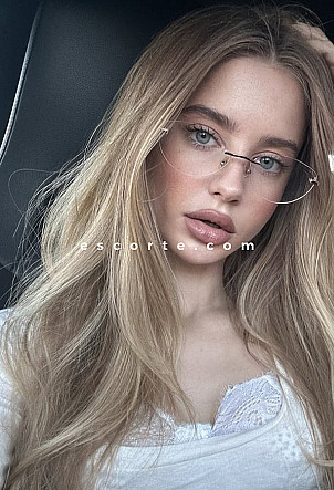 FREJA - Girl escort Paris