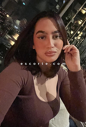 Monica - Girl escort Paris
