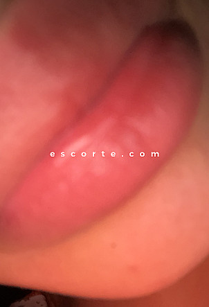 Monica - Girl escort Paris