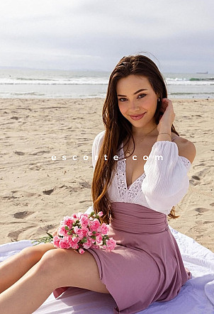 ARTEA - Girl escort Paris