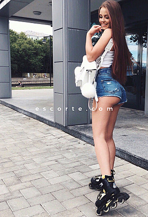 ALYVIA - Girl escort Paris