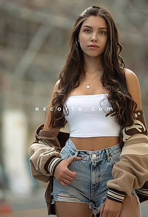 RAFAELA - Girl escort Paris